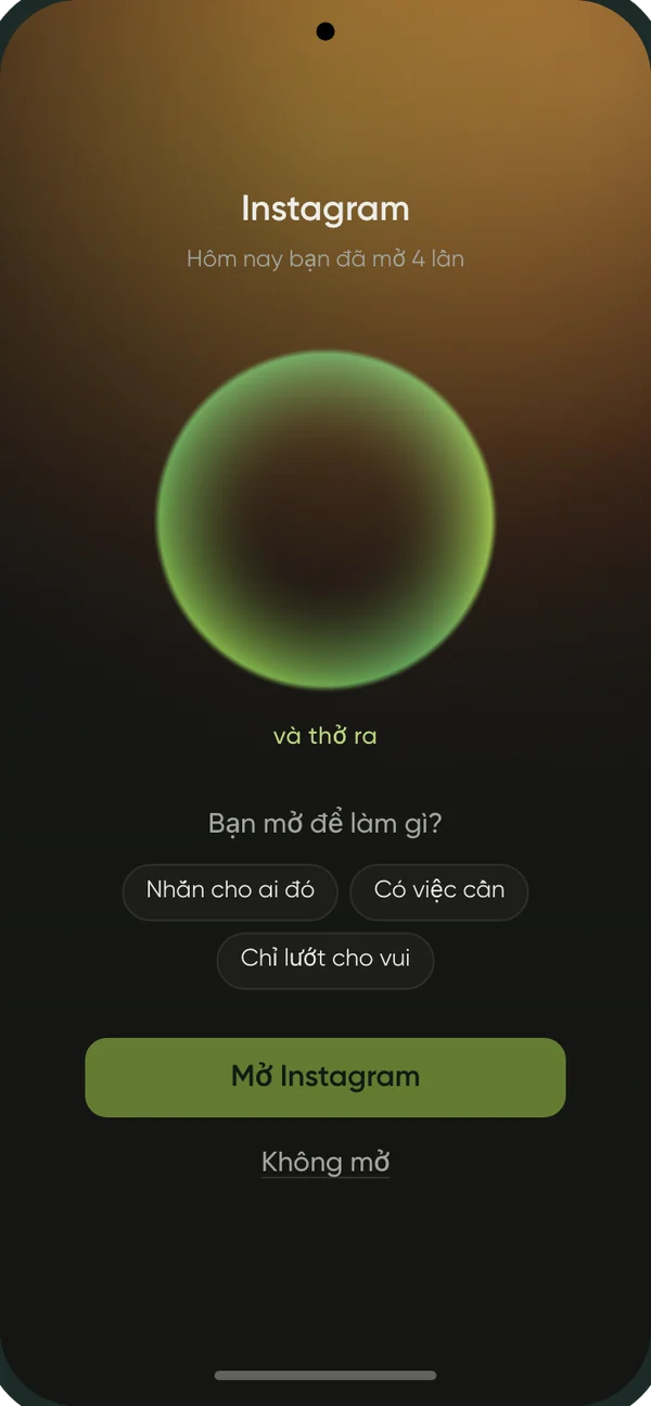 Một hơi thở trước bảng tin